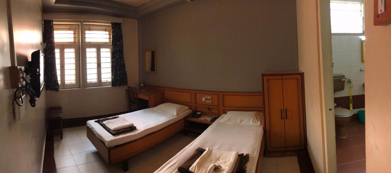 Hotel Satkar Cafeteria Belgaum Exteriör bild