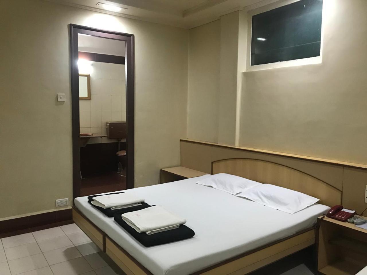 Hotel Satkar Cafeteria Belgaum Exteriör bild